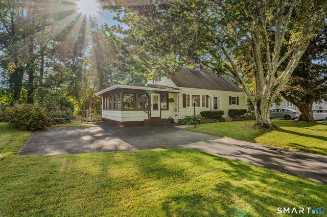 42 Oak Hill Road, Montville, CT 06370