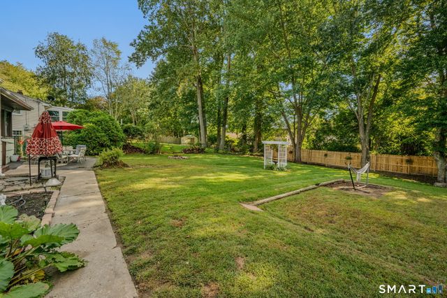 42 Oak Hill Road, Montville, CT 06370