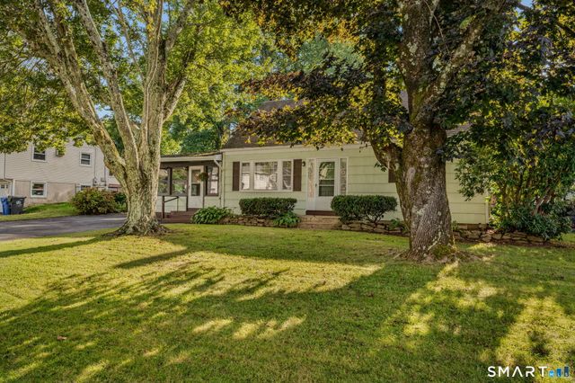 42 Oak Hill Road, Montville, CT 06370