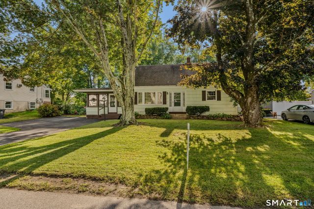 42 Oak Hill Road, Montville, CT 06370