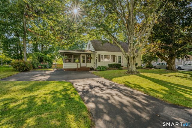 42 Oak Hill Road, Montville, CT 06370