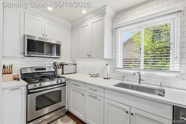 52425 Bryan Michael Drive, Macomb, MI 48042