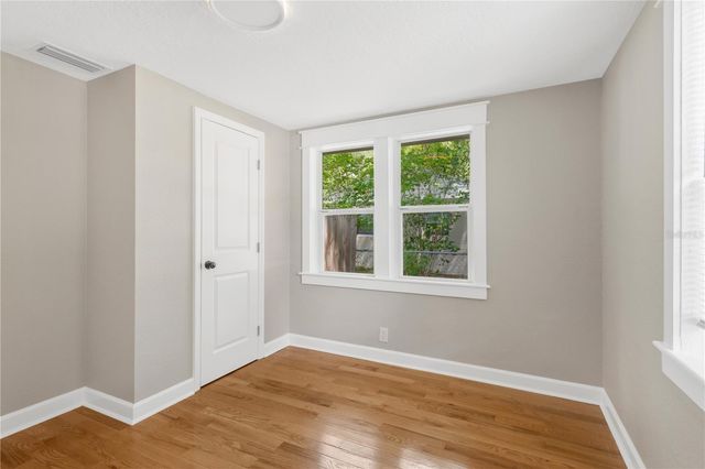 1910 E HENRY AVENUE, Tampa, FL 33610