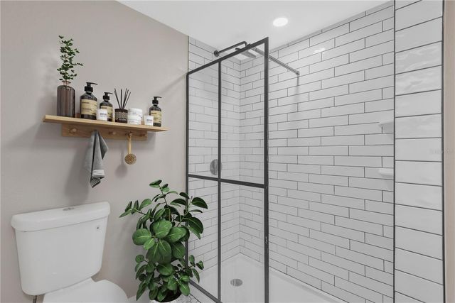 1910 E HENRY AVENUE, Tampa, FL 33610