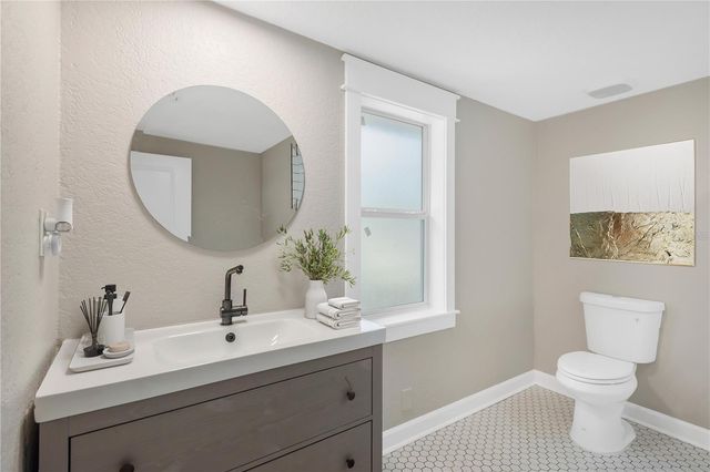 1910 E HENRY AVENUE, Tampa, FL 33610