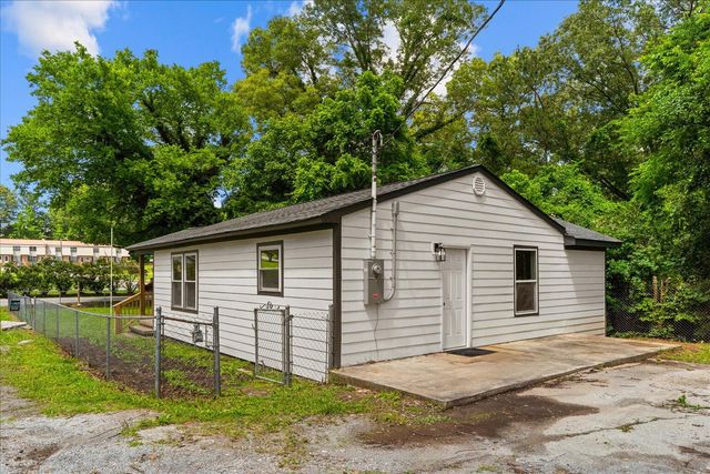 1366 Lakeview Drive, Rossville, GA 30741