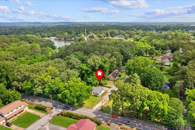 1366 Lakeview Drive, Rossville, GA 30741