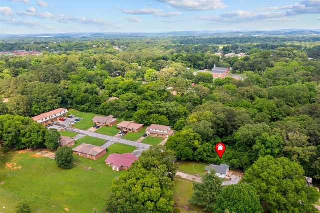 1366 Lakeview Drive, Rossville, GA 30741