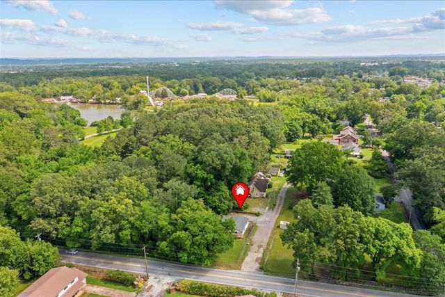 1366 Lakeview Drive, Rossville, GA 30741