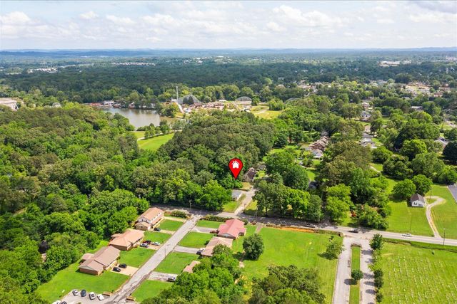 1366 Lakeview Drive, Rossville, GA 30741