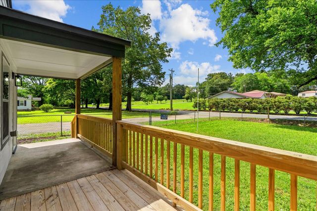 1366 Lakeview Drive, Rossville, GA 30741