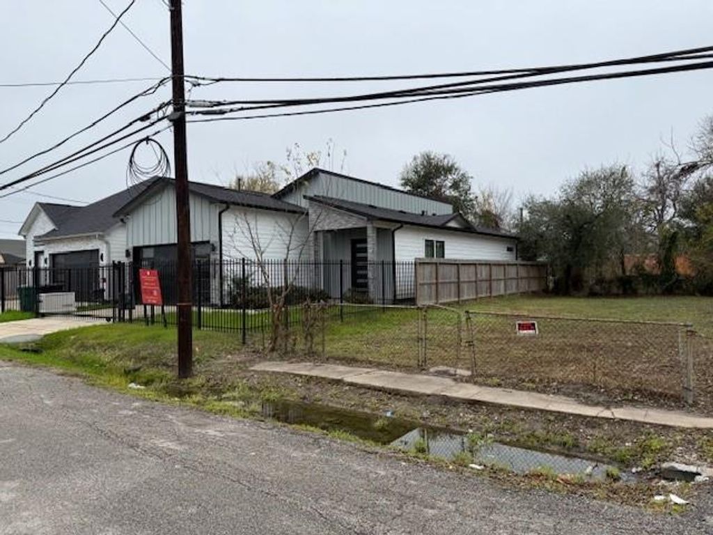 3510 Cobb Street, Houston, TX 77004