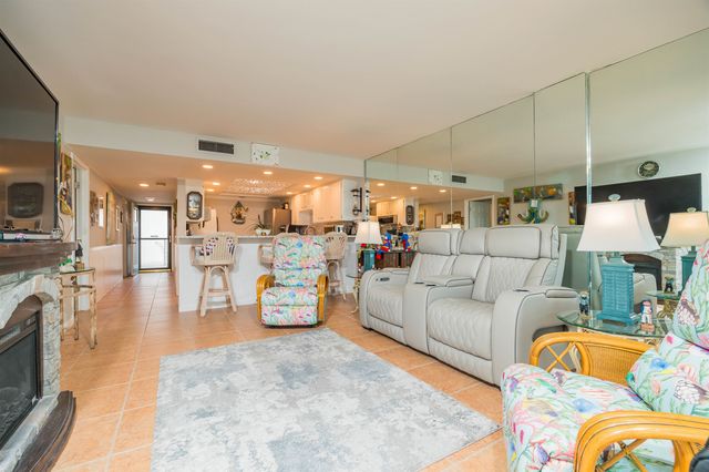 1 Dondanville Rd 116C, St Augustine, FL 32080