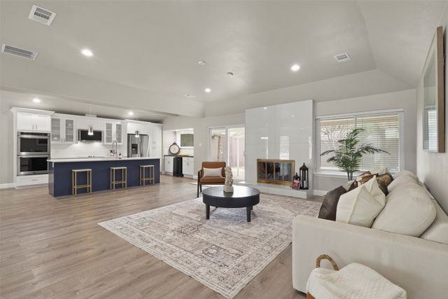 6350 Glennox Lane, Dallas, TX 75214