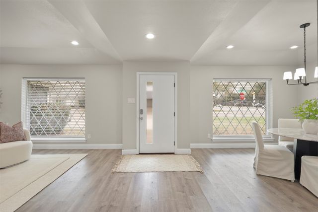 6350 Glennox Lane, Dallas, TX 75214