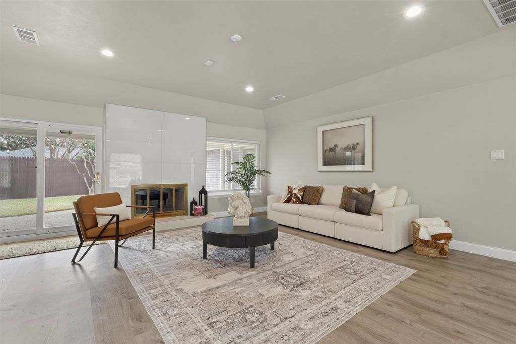 6350 Glennox Lane, Dallas, TX 75214