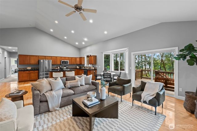 1010 Potlatch Drive, Fox Island, WA 98333