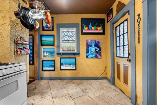 715 E 43RD Street, Kansas City, MO 64110