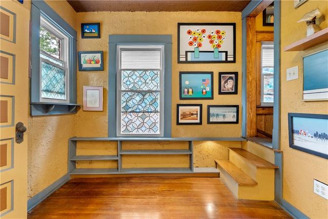 715 E 43RD Street, Kansas City, MO 64110