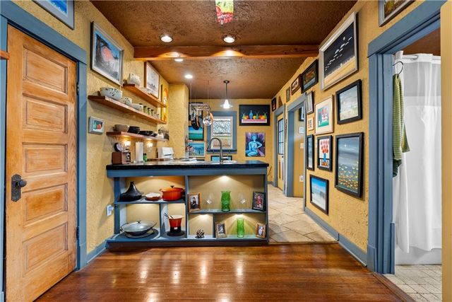 715 E 43RD Street, Kansas City, MO 64110
