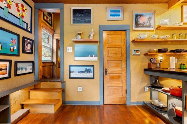 715 E 43RD Street, Kansas City, MO 64110