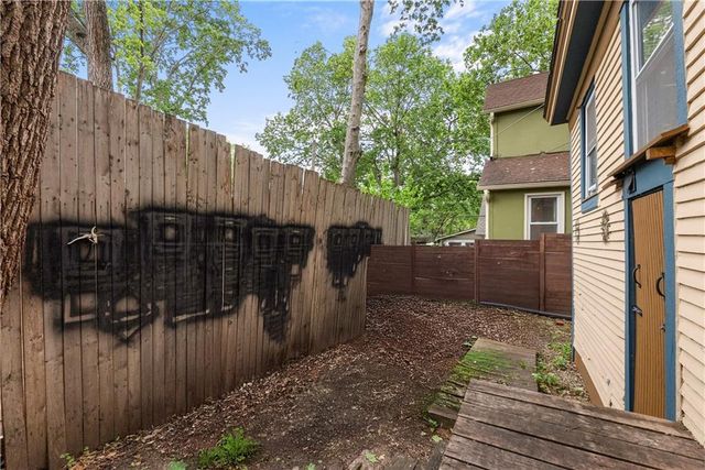 715 E 43RD Street, Kansas City, MO 64110