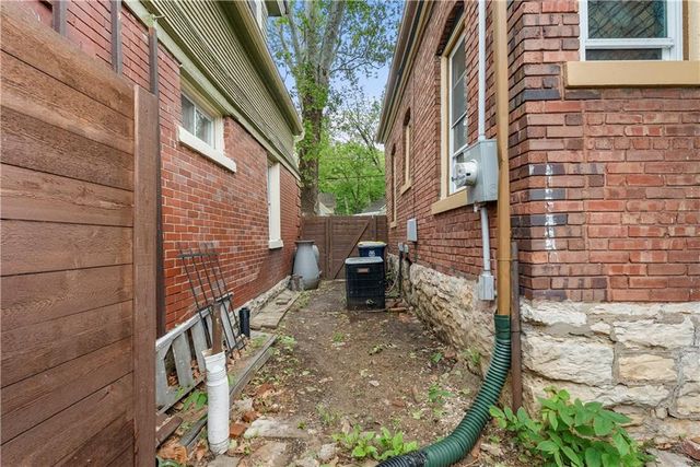 715 E 43RD Street, Kansas City, MO 64110