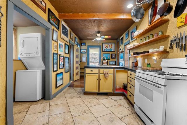 715 E 43RD Street, Kansas City, MO 64110
