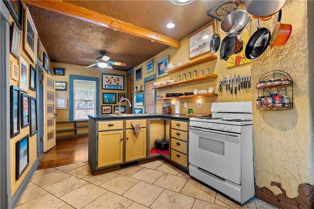 715 E 43RD Street, Kansas City, MO 64110