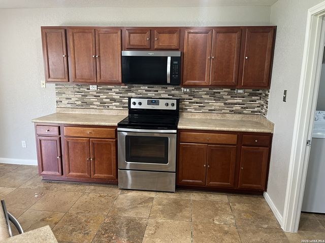 5764 MAXFLI DR, Schertz, TX 78108