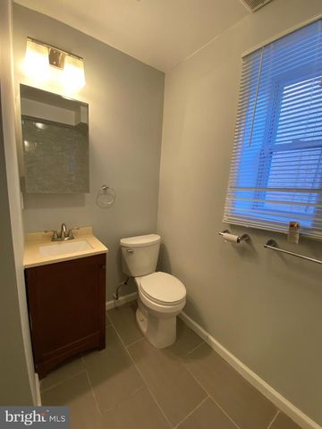 1216 SAVANNAH PL SE, Washington, DC 20032