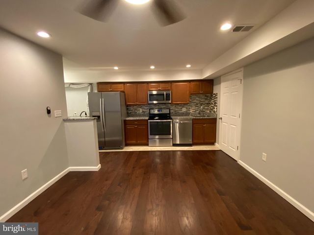 1216 SAVANNAH PL SE, Washington, DC 20032