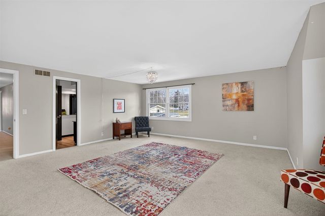 3825 W Walmont Road, Jackson, MI 49203