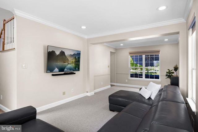 22 TOMAHAWK DR, Burlington, NJ 08016