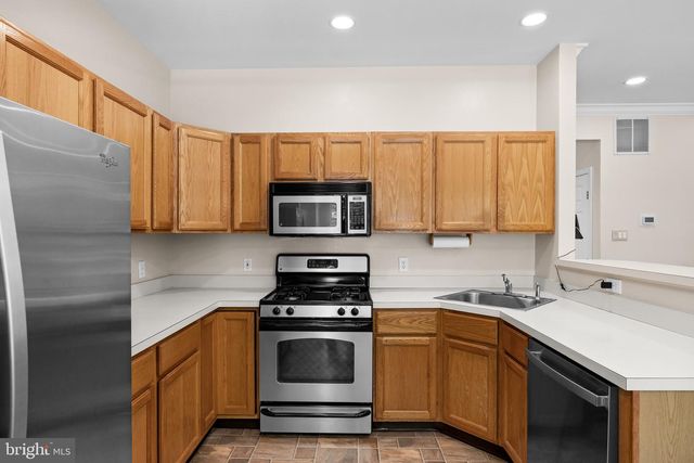22 TOMAHAWK DR, Burlington, NJ 08016