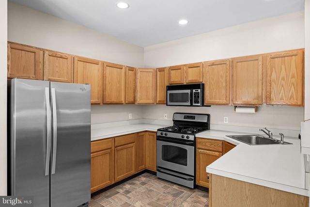 22 TOMAHAWK DR, Burlington, NJ 08016