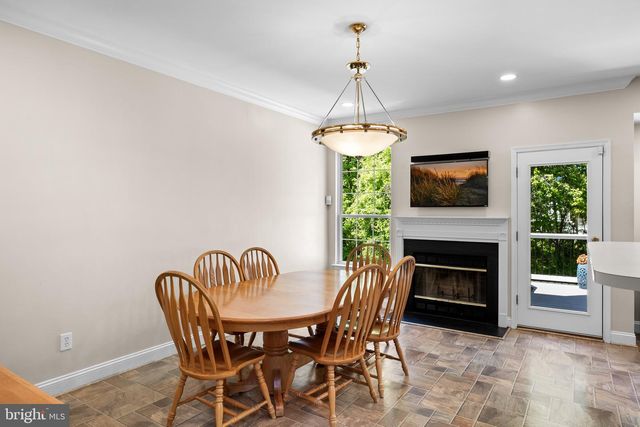 22 TOMAHAWK DR, Burlington, NJ 08016