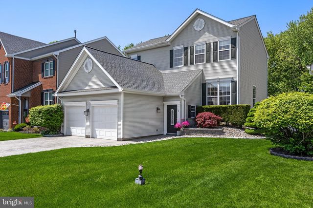 22 TOMAHAWK DR, Burlington, NJ 08016