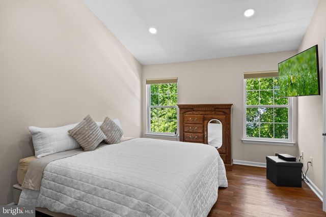 22 TOMAHAWK DR, Burlington, NJ 08016