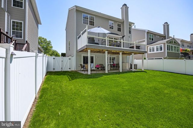 22 TOMAHAWK DR, Burlington, NJ 08016