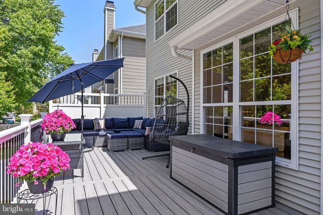 22 TOMAHAWK DR, Burlington, NJ 08016