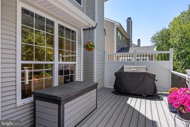 22 TOMAHAWK DR, Burlington, NJ 08016