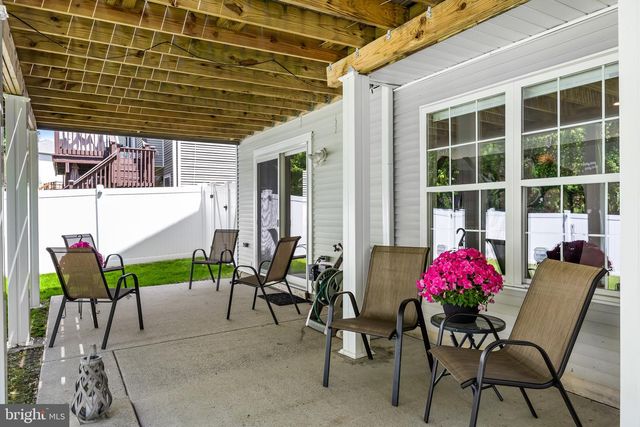 22 TOMAHAWK DR, Burlington, NJ 08016