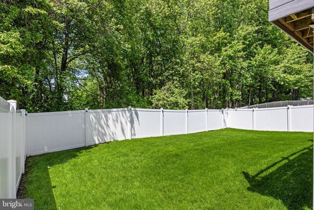 22 TOMAHAWK DR, Burlington, NJ 08016