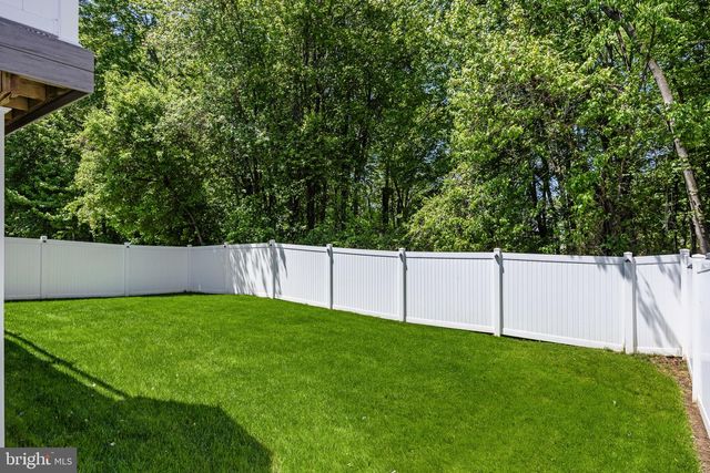 22 TOMAHAWK DR, Burlington, NJ 08016