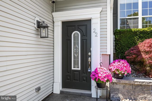 22 TOMAHAWK DR, Burlington, NJ 08016