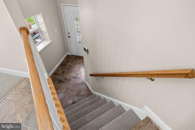 22 TOMAHAWK DR, Burlington, NJ 08016