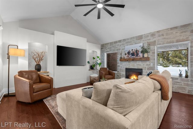 4525 Mapleton Drive, Genoa Township, MI 48843