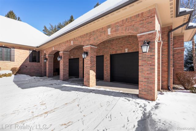 4525 Mapleton Drive, Genoa Township, MI 48843