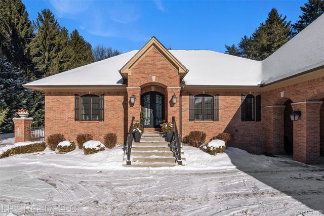 4525 Mapleton Drive, Genoa Township, MI 48843